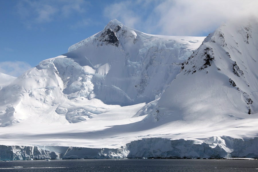 Scenery along Neumayer Channel.